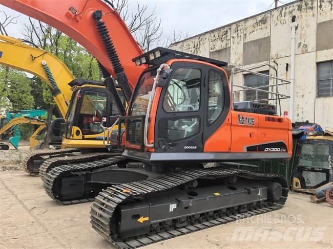 Doosan DX 300 LC Lánctalpas kotrók