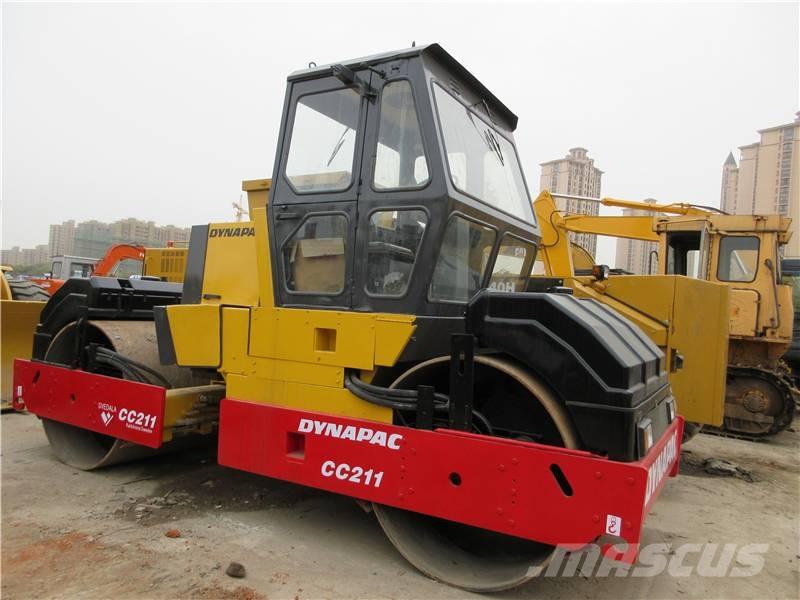Dynapac CC 211 Ikerdobos hengerek