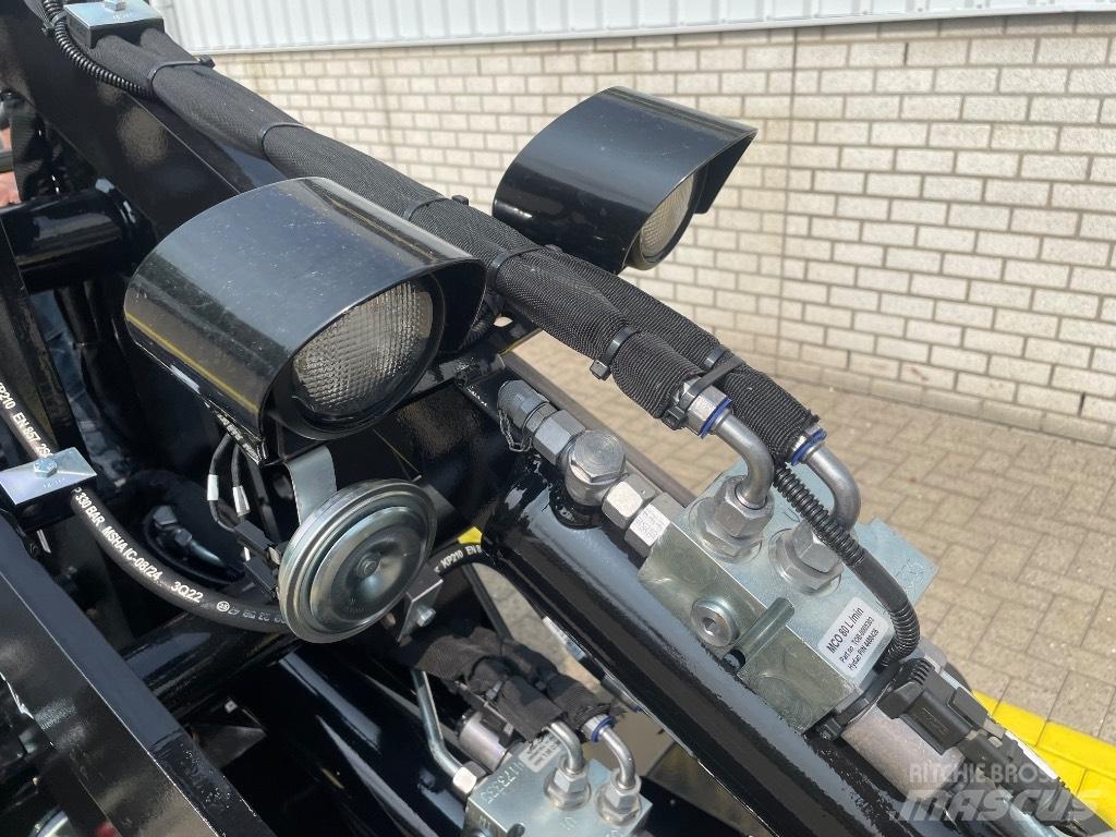 GiANT G 2200 E Gumikerekes homlokrakodók
