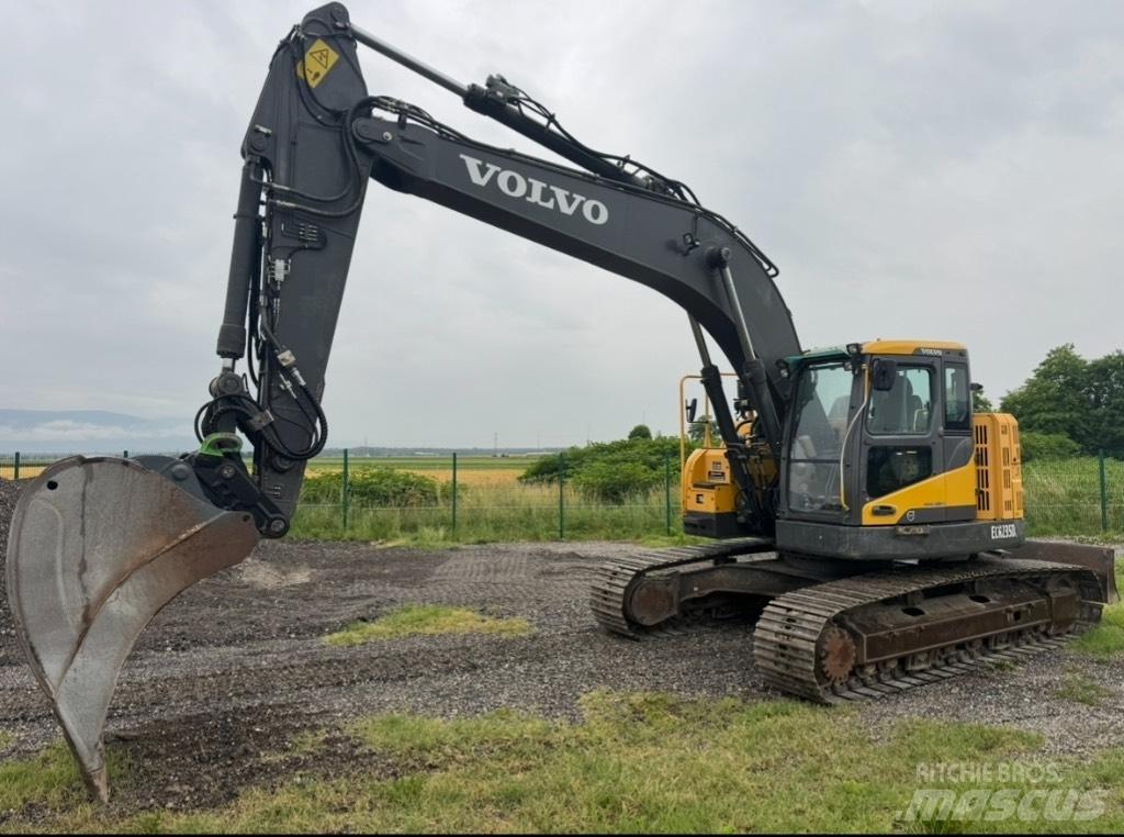 Volvo ECR235DL Lánctalpas kotrók