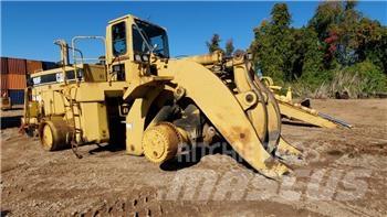 CAT 988 F II Gumikerekes homlokrakodók