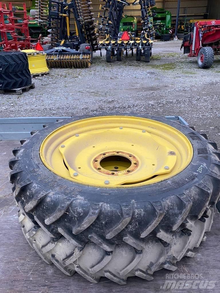 BKT 230/95R36 Egyéb traktor tartozékok