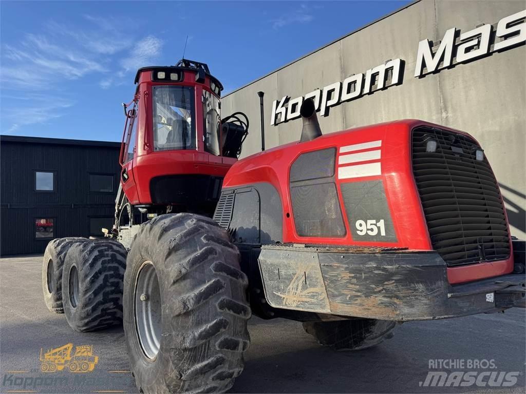 Komatsu 951 Betakarítók