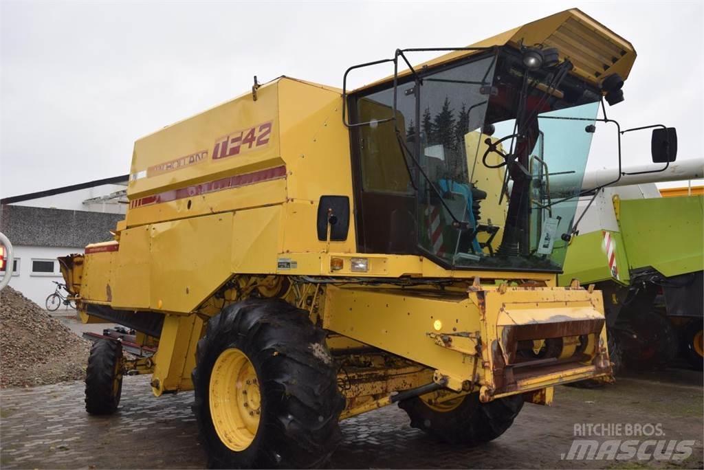 New Holland TF 42 Kombájnok
