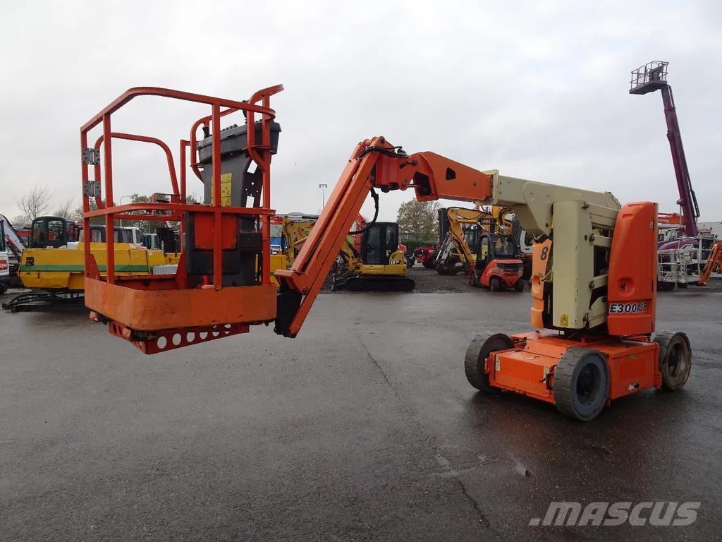 JLG E300AJP Karos emelők