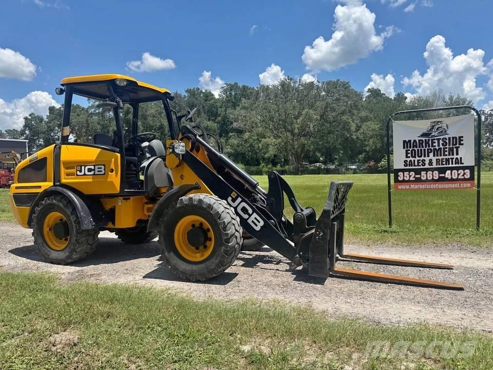 JCB 407 Gumikerekes homlokrakodók