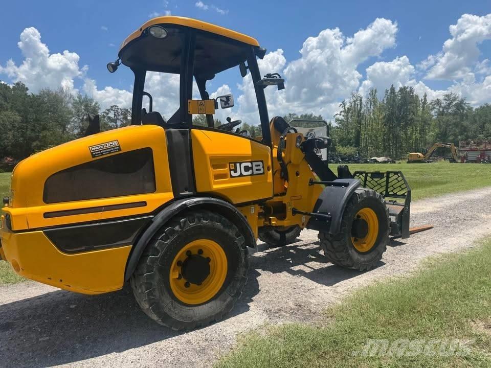 JCB 407 Gumikerekes homlokrakodók