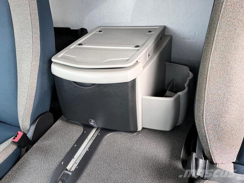 Volvo FL210 Dobozos teherautók