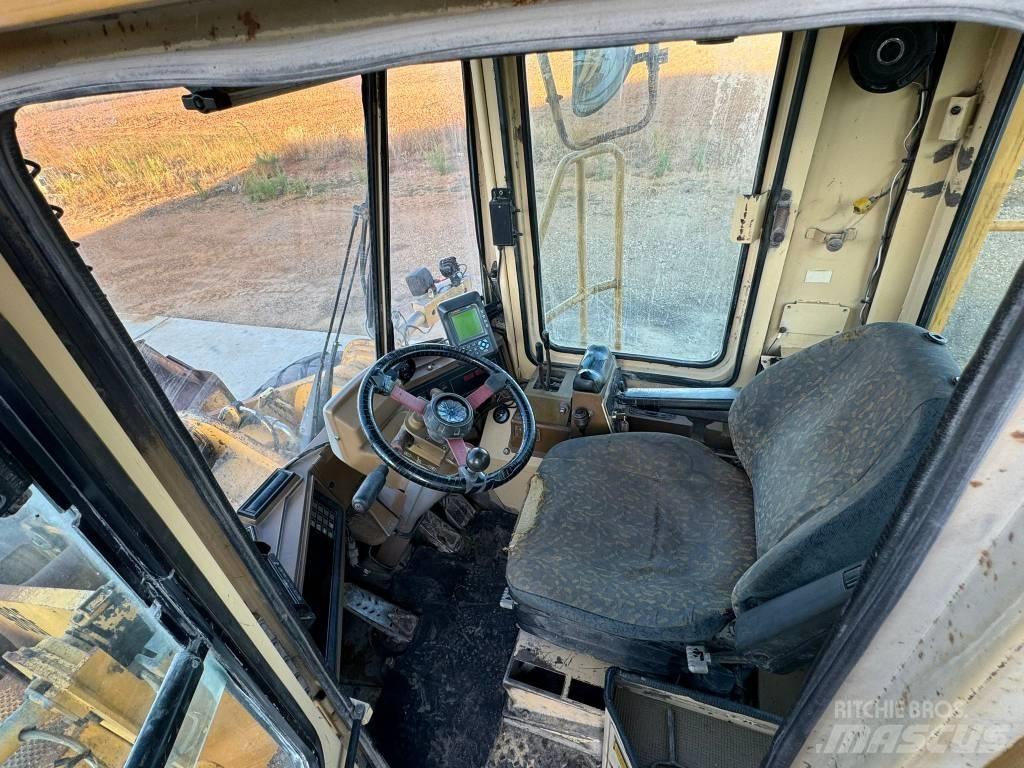CAT 966 F Gumikerekes homlokrakodók