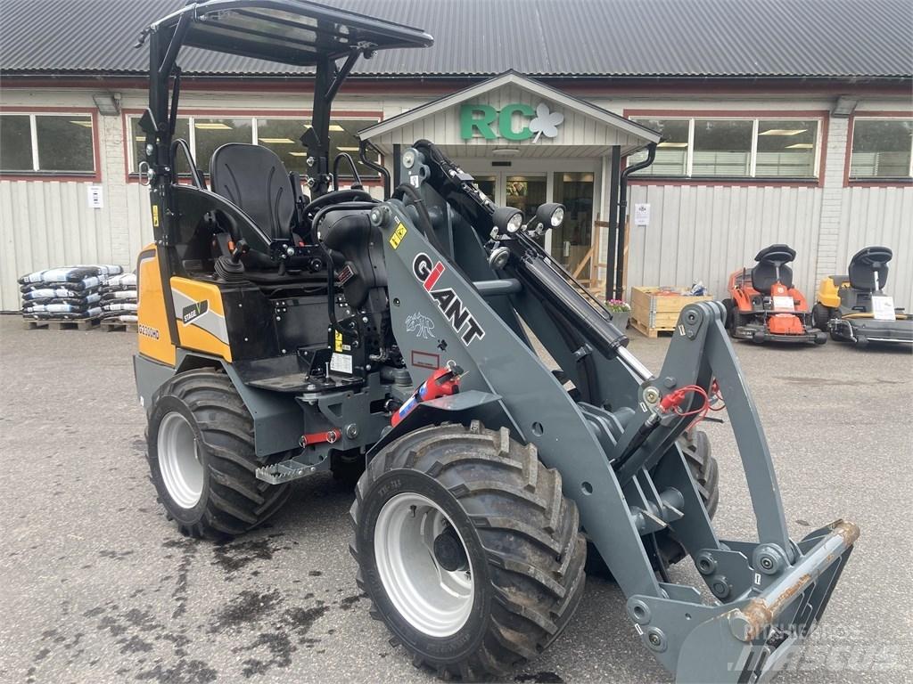 GiANT G2300HD Univerzális rakodók