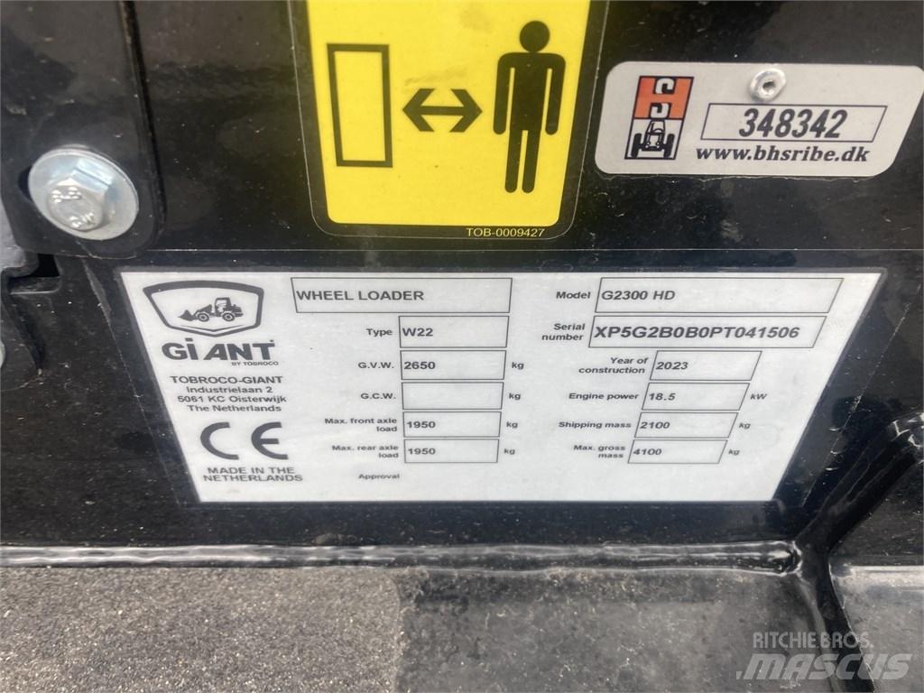 GiANT G2300HD Univerzális rakodók