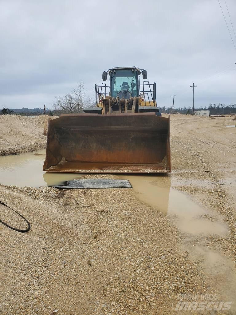 John Deere 844 K Gumikerekes homlokrakodók