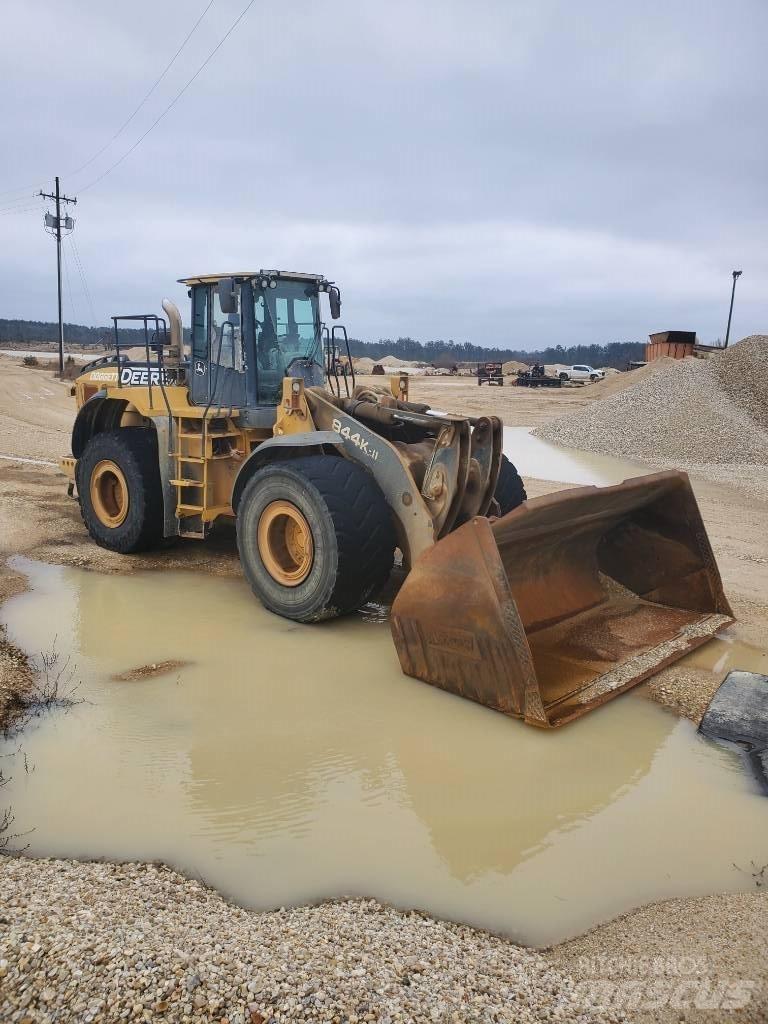 John Deere 844 K Gumikerekes homlokrakodók