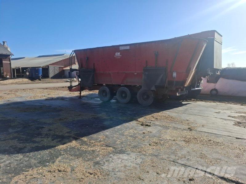 JF FEEDER VM 38 Állat etetők, itatók