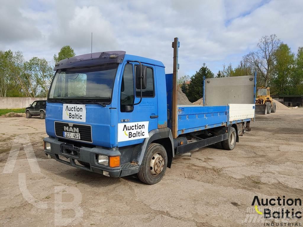 MAN L2000 Platós / Ponyvás teherautók