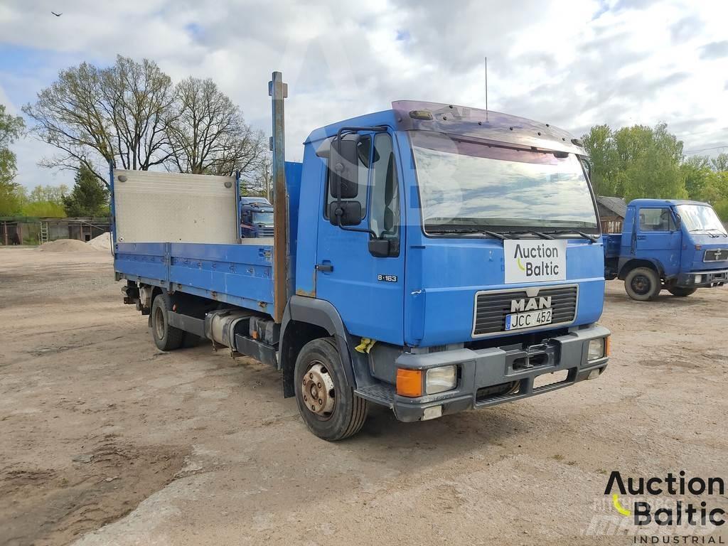 MAN L2000 Platós / Ponyvás teherautók
