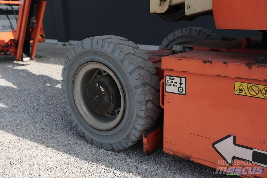 JLG E300AJP Karos emelők