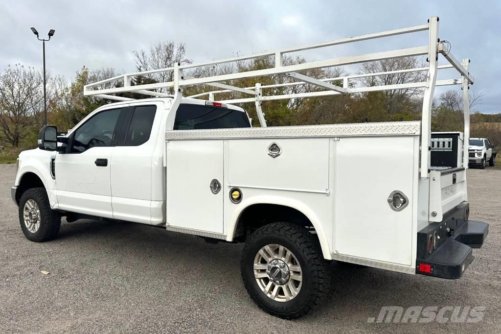 Ford F 350 XLT SD Kis teherszállító/Platós kocsi