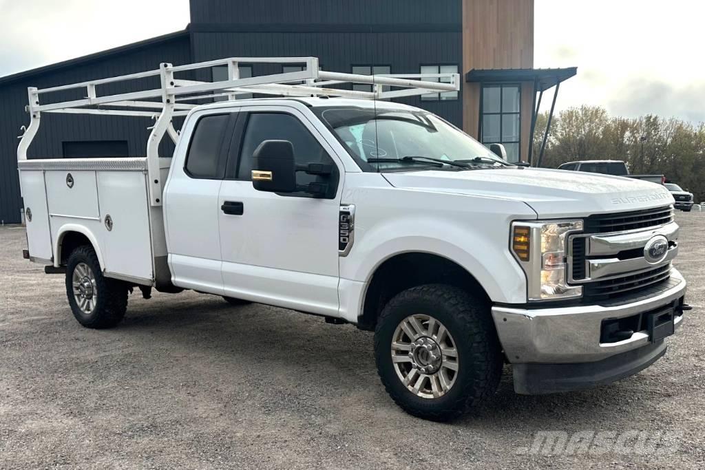 Ford F 350 XLT SD Kis teherszállító/Platós kocsi