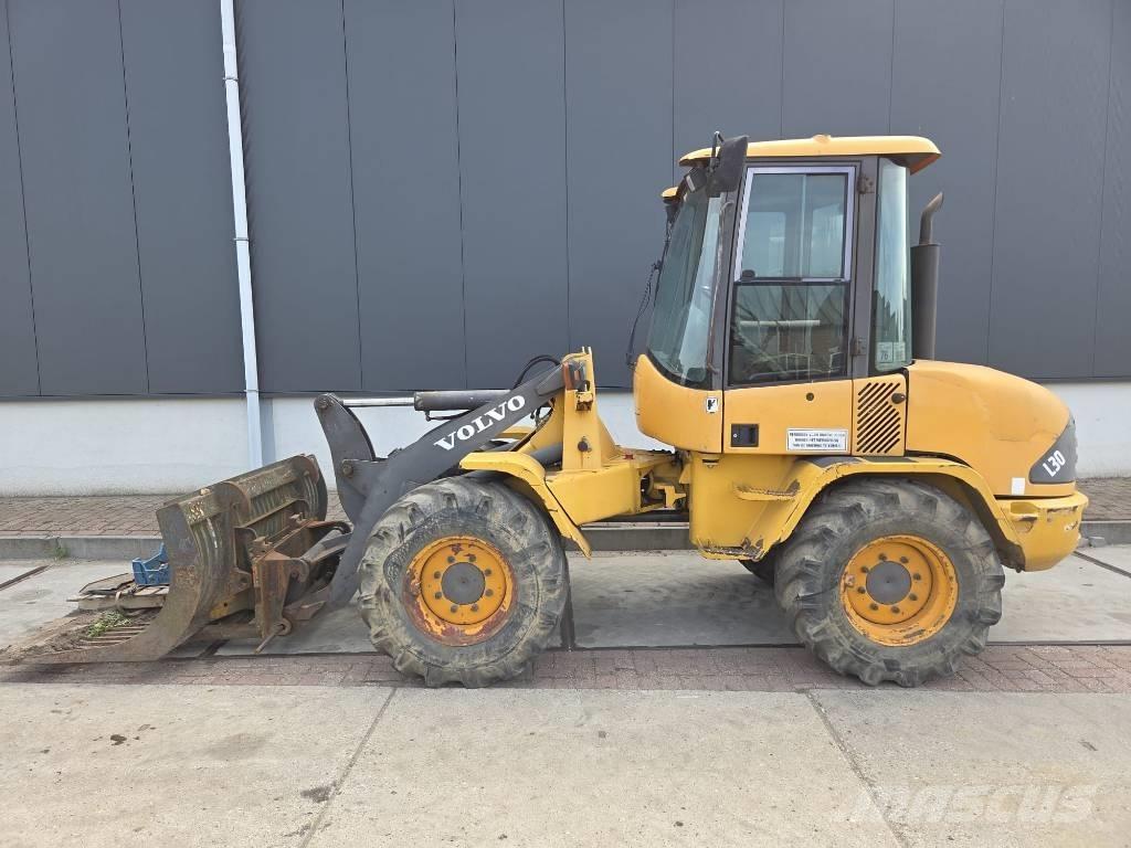 Volvo L 30 B Gumikerekes homlokrakodók