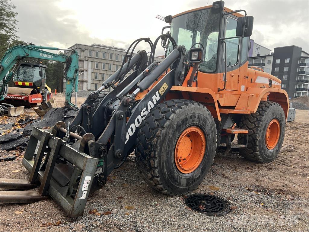 Doosan DL 200 Gumikerekes homlokrakodók