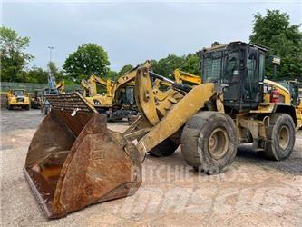 CAT 930 K Gumikerekes homlokrakodók