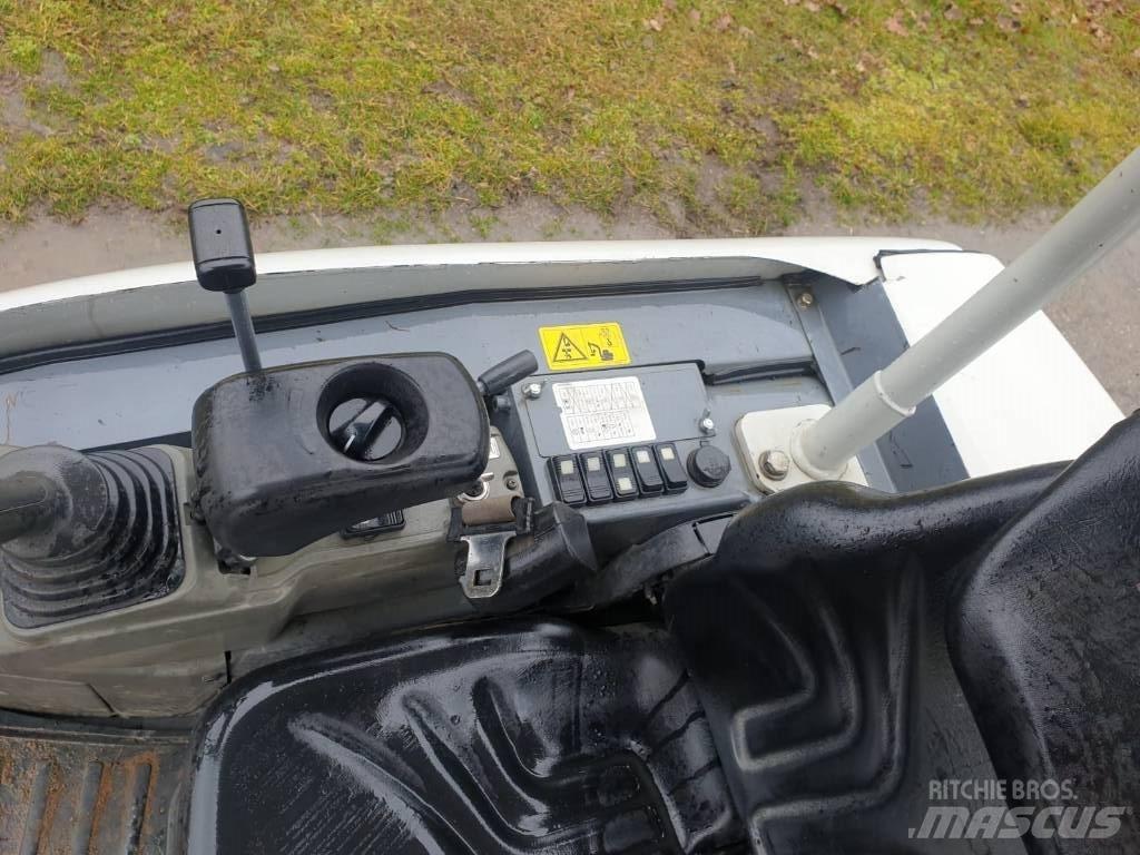 Takeuchi TB 225 Mini kotrók < 7t