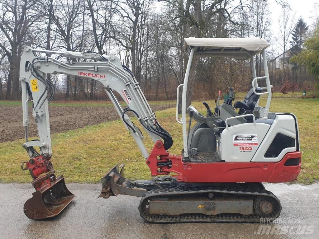 Takeuchi TB 225 Mini kotrók < 7t