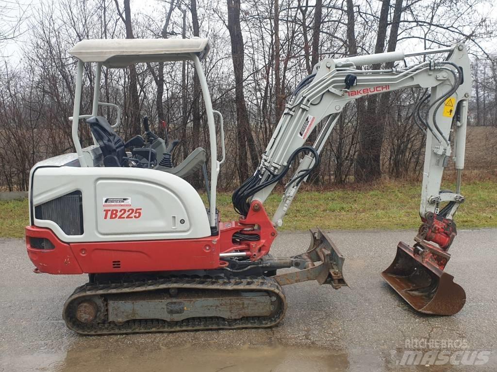 Takeuchi TB 225 Mini kotrók < 7t