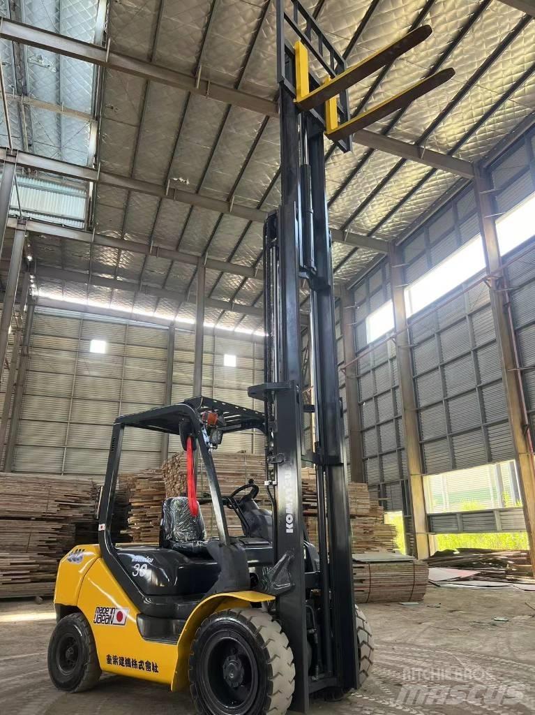 Komatsu FD 30 T-17 Dízel targoncák