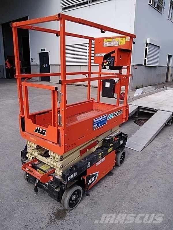 JLG ES 1330 L Ollós emelők