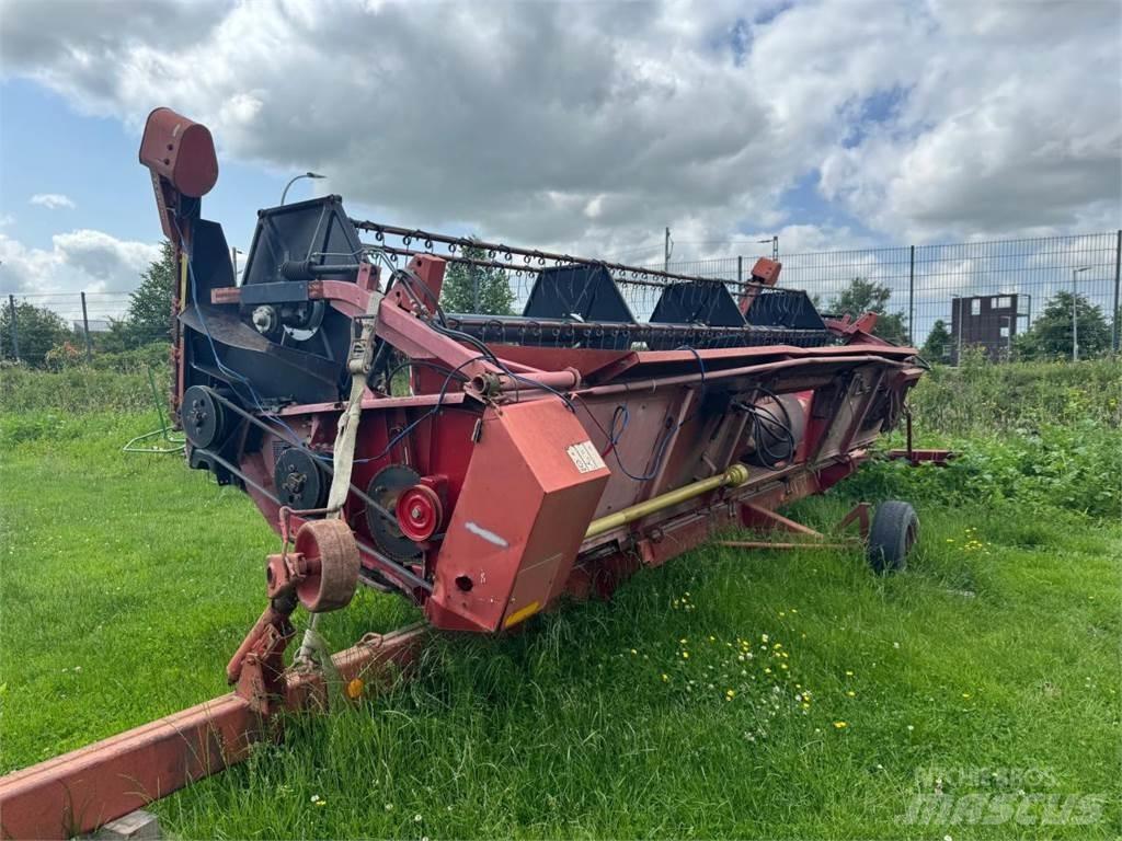 Case IH 1680 Axial Kombájnok