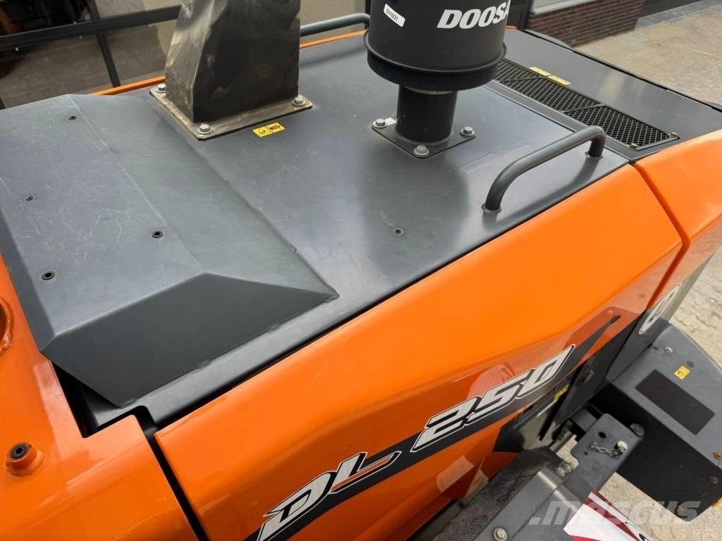 Doosan DL 250-7 Gumikerekes homlokrakodók