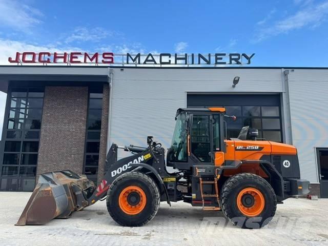 Doosan DL 250-7 Gumikerekes homlokrakodók
