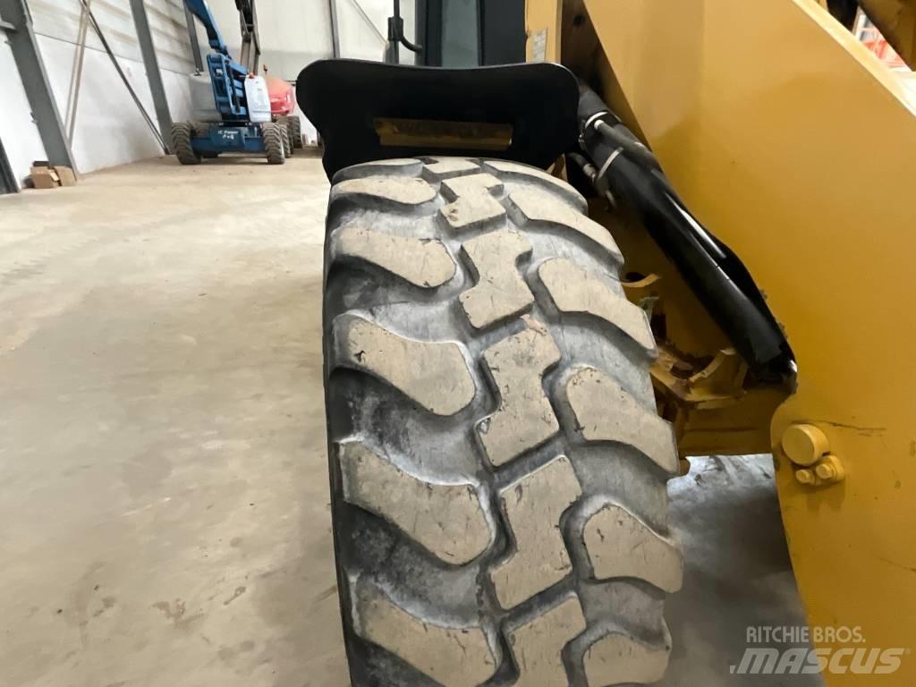 CAT 908 H Gumikerekes homlokrakodók