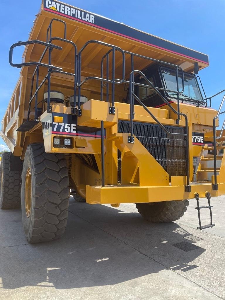 CAT Dumper 775E Nehézdömper