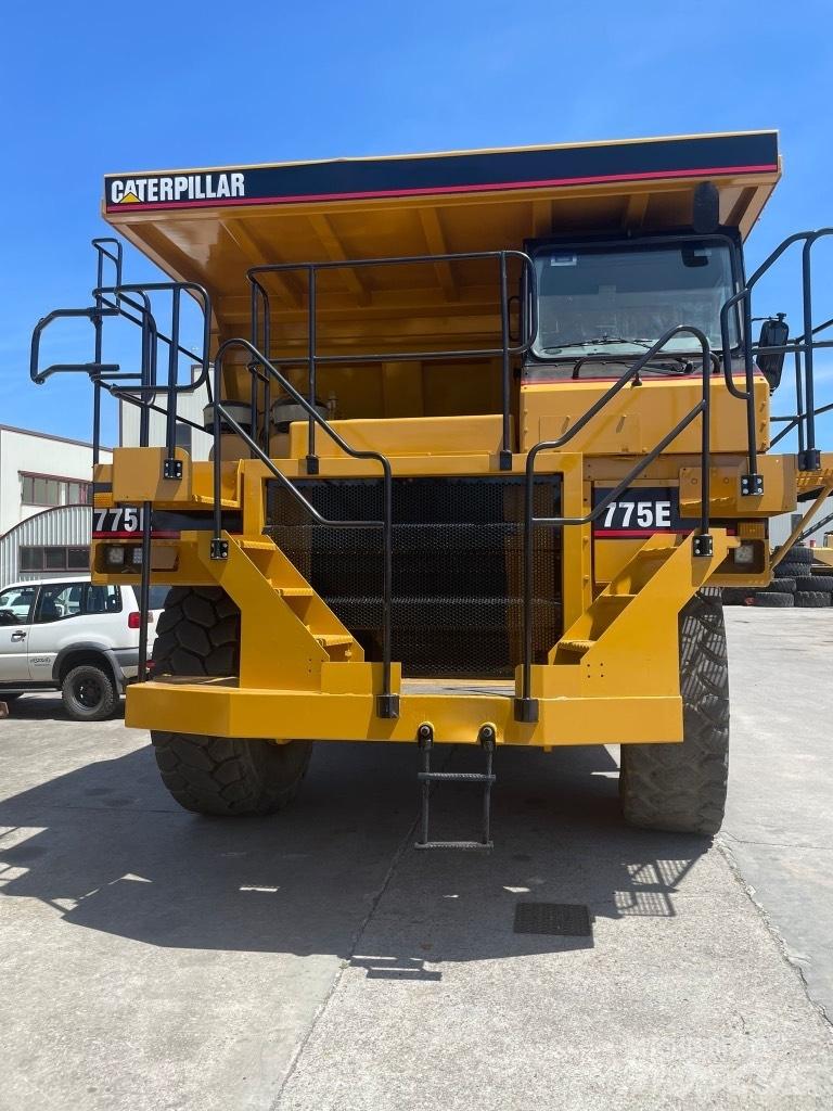 CAT Dumper 775E Nehézdömper