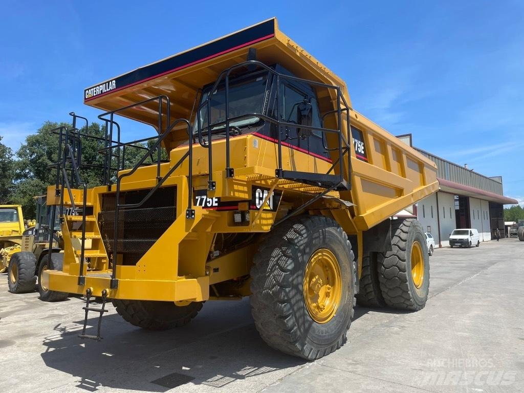 CAT Dumper 775E Nehézdömper