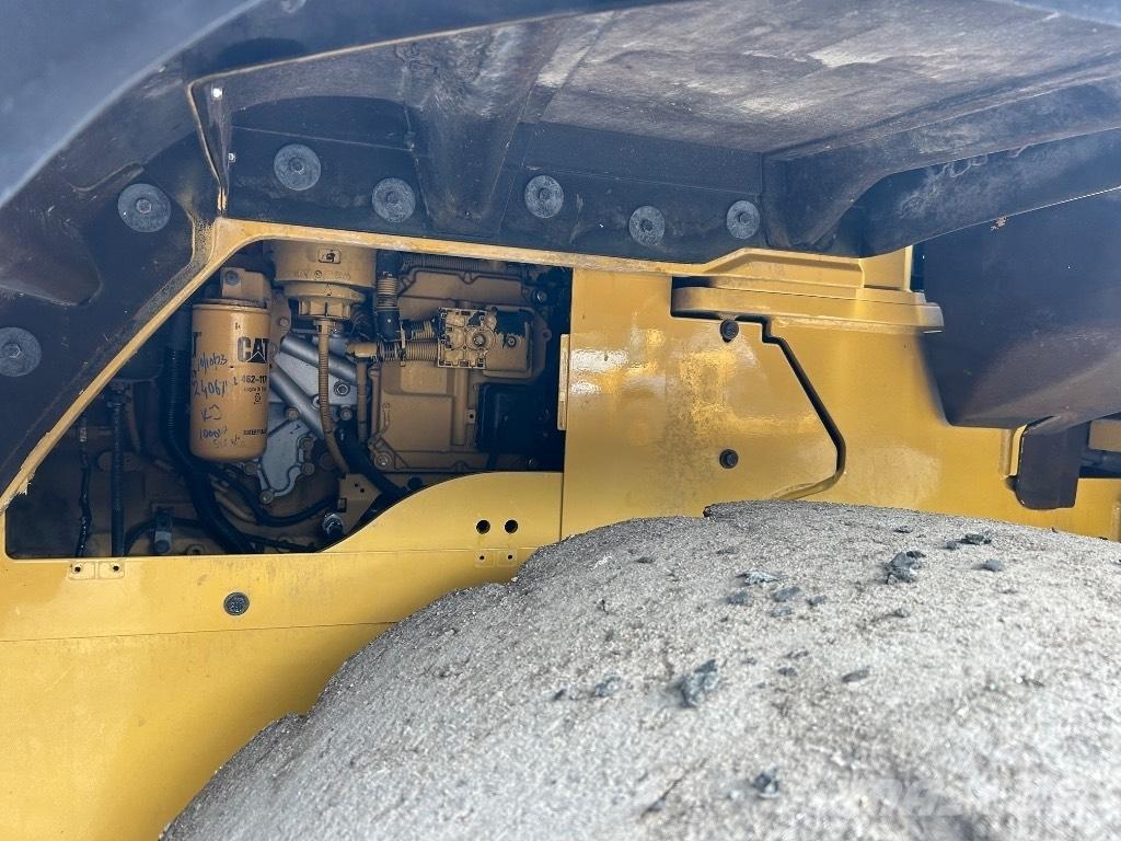 CAT 938M Gumikerekes homlokrakodók