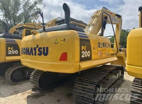 Komatsu PC 200 Közepes (midi) kotrók 7 t - 12 t