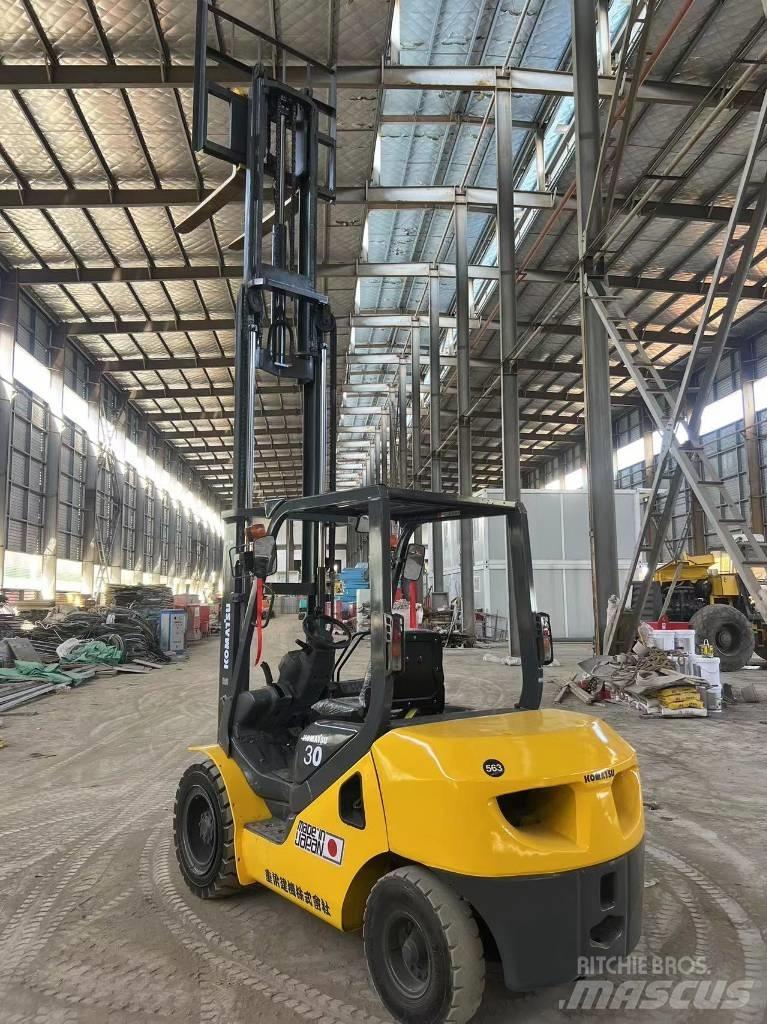 Komatsu FD 30 T-17 Dízel targoncák