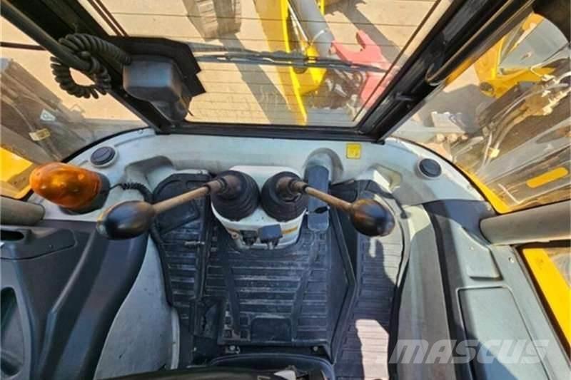 Dezzi CMI 4X4 TLB Kotrórakodók