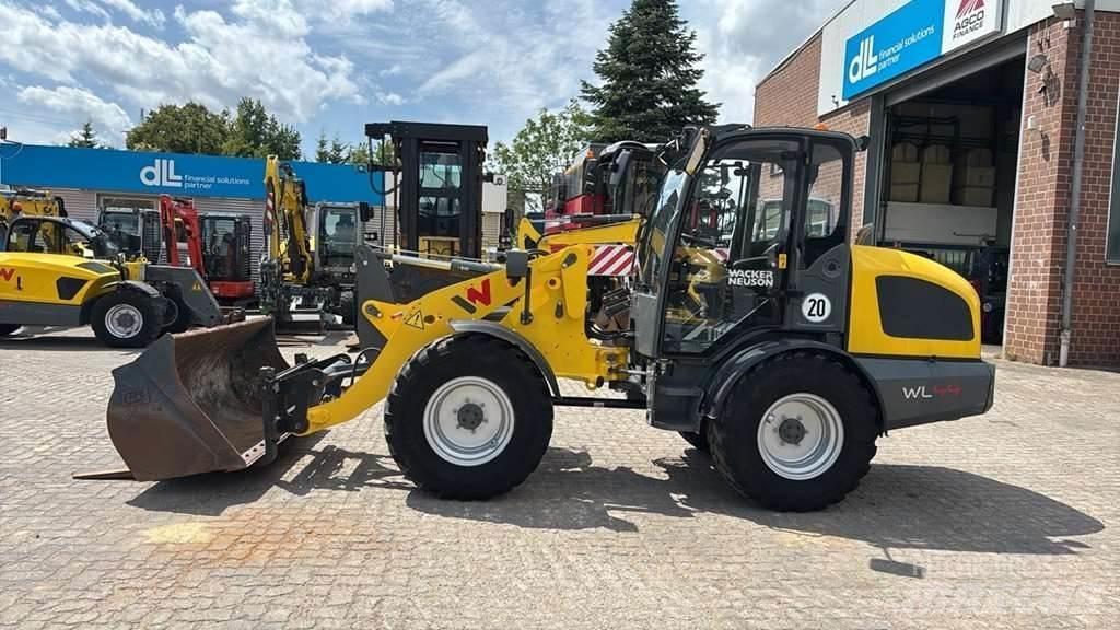 Wacker Neuson WL44 Gumikerekes homlokrakodók
