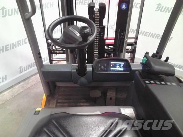 Jungheinrich EFG 220 Elektromos targoncák