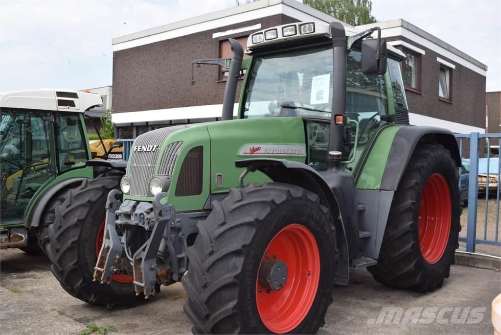Fendt 712 Vario Traktorok