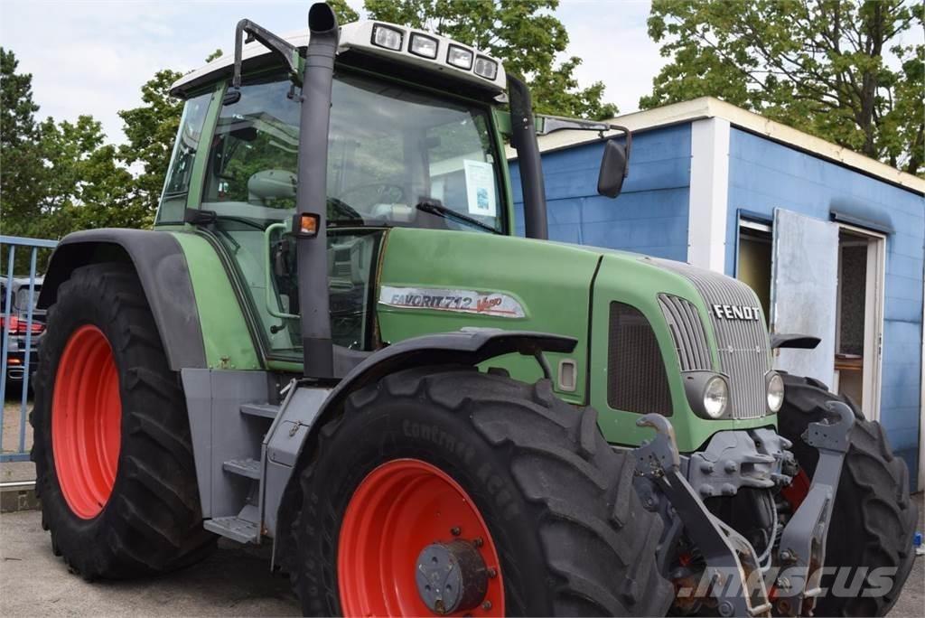 Fendt 712 Vario Traktorok