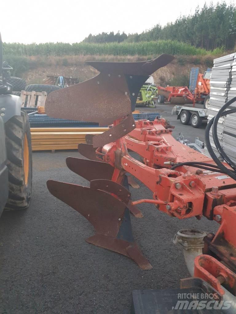 Kuhn 375E Hagyományos ekék