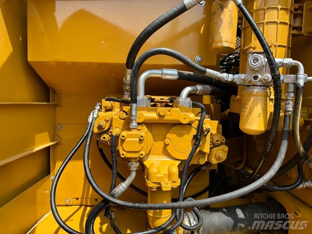 CAT CAT320C Közepes (midi) kotrók 7 t - 12 t