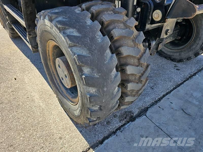 CAT M 320F Gumikerekes kotrók