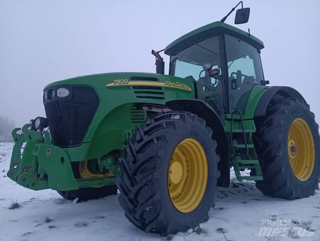 John Deere 7820 Traktorok